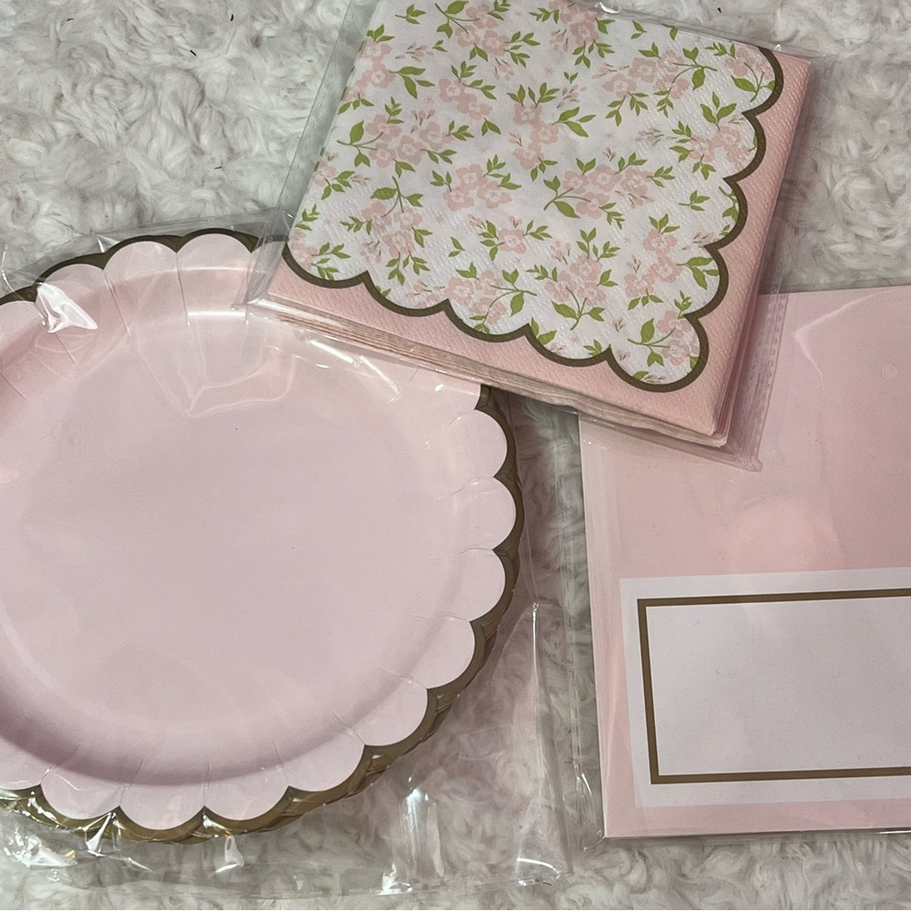 Pink and Gold Party Supplies Set - Picture 2 of 2